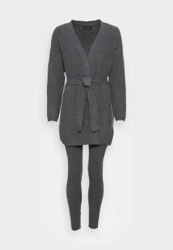 Meilleure affaire 🔔 Even&Odd Prix Gelé CARDIGAN & LEGGINGS SET - Gilet pulls et gilets haute femme 🧨 -Even&Odd Soldes Boutique 0b08ad85919b4ec0b2e7d100226b5ee4