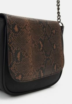 Offres 🛒 Plus Bas Prix De Vente Even&Odd Sac bandoulière sacs et bagages fermoir aimanté femme ✔️ 11 Offres 🛒 Plus Bas Prix De Vente Even&Odd Sac bandoulière sacs et bagages fermoir aimanté femme ✔️ -Even&Odd Soldes Boutique 0cc3513242a044b19ea2378067d40a7f