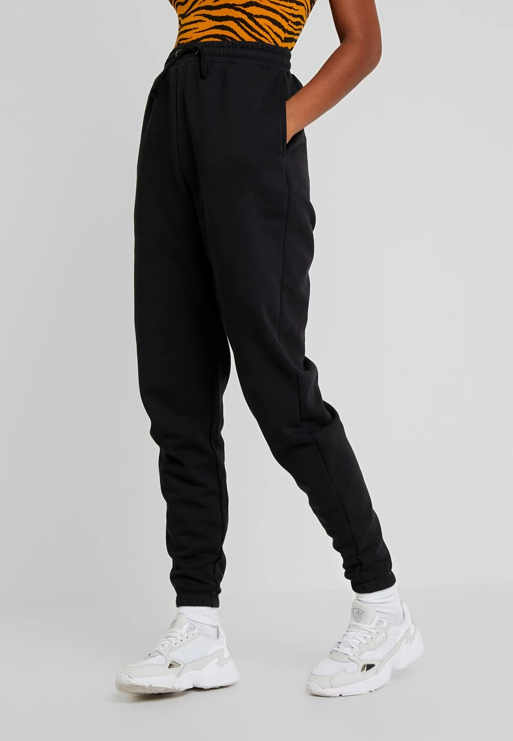 Meilleur prix 👏 Even&Odd High Waist Loose Fit Joggers - Pantalon de survêtement Prix Ourlé pantalons haute femme 🤩 3 Meilleur prix 👏 Even&Odd High Waist Loose Fit Joggers - Pantalon de survêtement Prix Ourlé pantalons haute femme 🤩