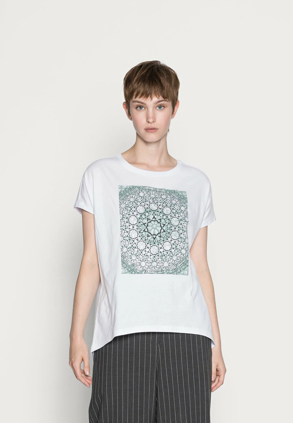 Les meilleures critiques de 🤩 Even&Odd Prix Sacrifiés GREEN MANDALA IN SQUARE TEE - T-shirt imprimé t-shirts et tops col rond femme 🌟 3 Les meilleures critiques de 🤩 Even&Odd Prix Sacrifiés GREEN MANDALA IN SQUARE TEE - T-shirt imprimé t-shirts et tops col rond femme 🌟