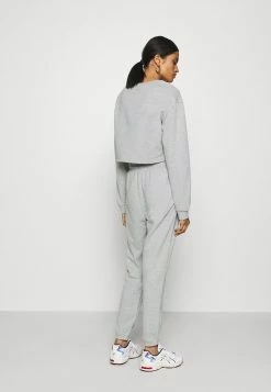 Le moins cher 😉 Even&Odd SWEAT SET CROPPED SWEATSHIRT & LOOSE JOGGER - Sweatshirt Soldes En Ligne pulls et gilets haute femme 😍 -Even&Odd Soldes Boutique 643dc0a57984420ea348df67b4f6dcb8