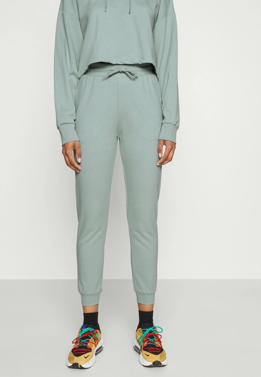 Offres 🛒 Even&Odd Prix Usine SET CROPPED HOODIE WITH JOGGER - Sweat à capuche pulls et gilets normale femme 💯 5 Offres 🛒 Even&Odd Prix Usine SET CROPPED HOODIE WITH JOGGER - Sweat à capuche pulls et gilets normale femme 💯 – Image 3