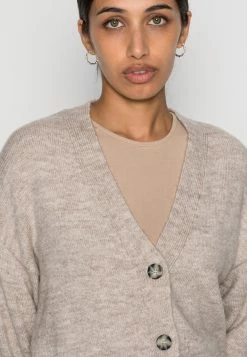 Les meilleures critiques de 🌟 Even&Odd BASIC BLEND BUTTON CROP - Gilet Qualité garantie 100% pulls et gilets col en v profond femme 👍 -Even&Odd Soldes Boutique 7fb0056cf7c74fad967b4cdcc56d8ede