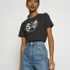 Meilleur prix 🛒 Prix Gelé Even&Odd HATTIE MIRRORED DRAGONS TEE - T-shirt imprimé t-shirts et tops col rond femme 🔥