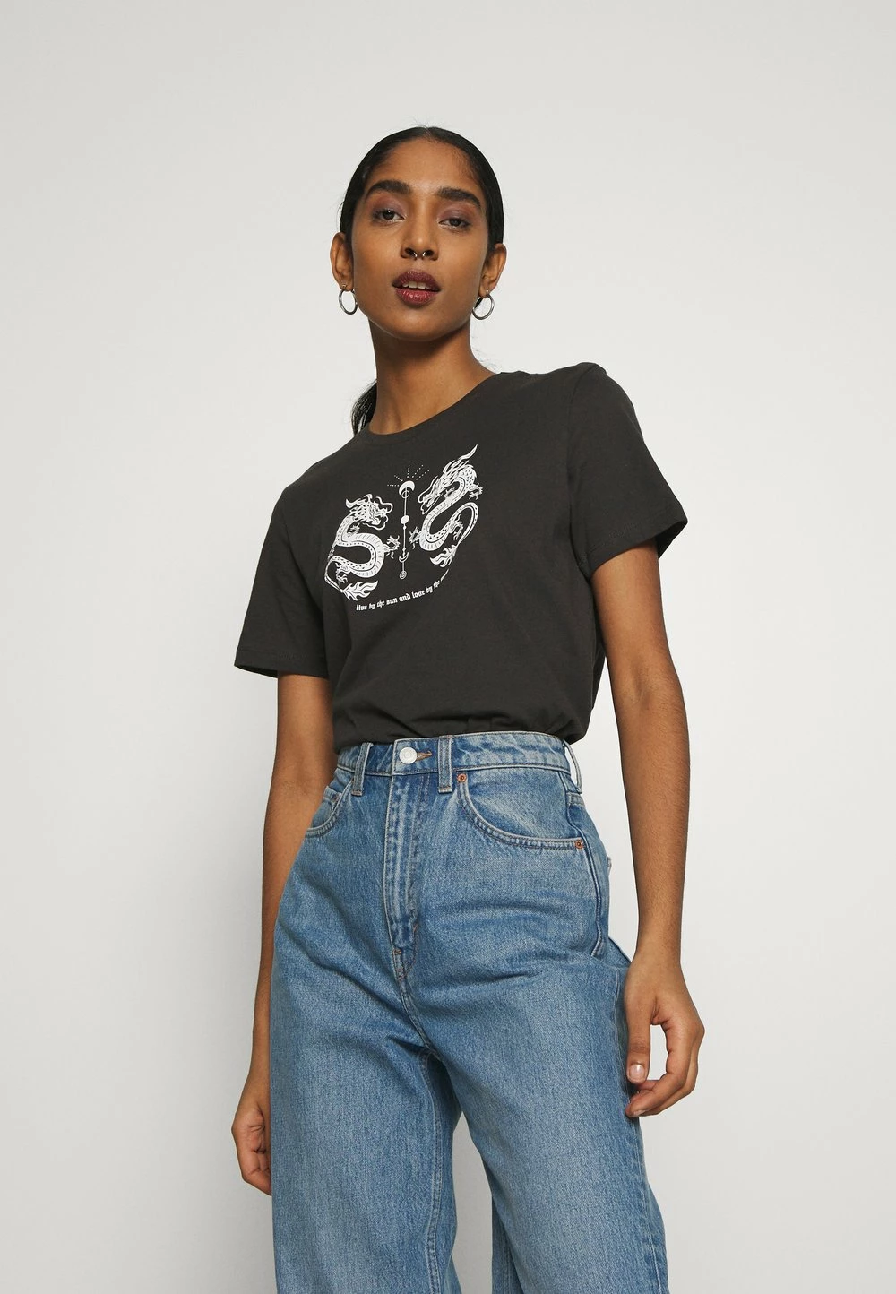 Meilleur prix 🛒 Prix Gelé Even&Odd HATTIE MIRRORED DRAGONS TEE - T-shirt imprimé t-shirts et tops col rond femme 🔥 3 Meilleur prix 🛒 Prix Gelé Even&Odd HATTIE MIRRORED DRAGONS TEE - T-shirt imprimé t-shirts et tops col rond femme 🔥