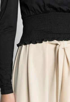 Offres 😉 Prix Favorable Even&Odd SHIRRING DETAIL LONG SLEEVE CROP WITH GATHER - T-shirt à manches longues t-shirts et tops col carré femme 🔥 -Even&Odd Soldes Boutique 88e66fbdacd742699995c51e3e12c855