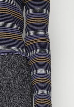 Meilleure affaire ✨ Even&Odd CROPPED CREWNECK LONG SLEEVE - T-shirt à manches longues Haute Qualité t-shirts et tops col rond femme 🧨 -Even&Odd Soldes Boutique 9baabea4e7f24260bee068b7bdbdb293