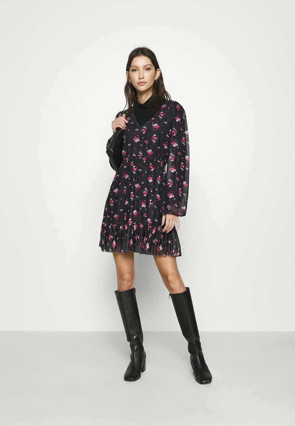 Bon marché 🥰 Even&Odd CINTERED V NECK ALL OVER MESH MINI VOLANT 👗 DRESS - Robe de jour Produit de première qualité robes col en v profond femme 😉 4 Bon marché 🥰 Even&Odd CINTERED V NECK ALL OVER MESH MINI VOLANT 👗 DRESS - Robe de jour Produit de première qualité robes col en v profond femme 😉 – Image 2